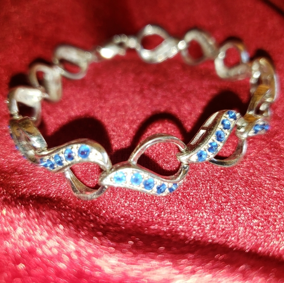 Sterling Silver Artist Signed Blue Stone Bracelet. - Picture 8 of 8